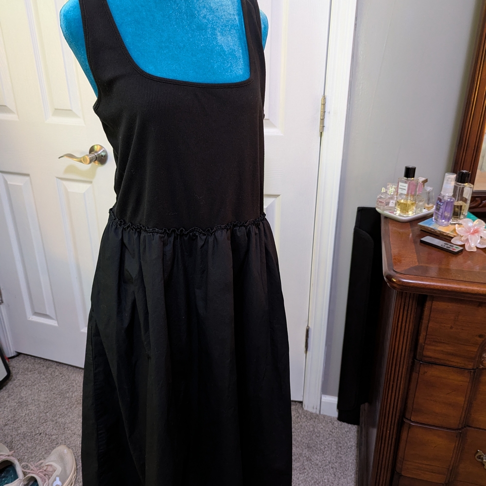 Black Pleated Midi Sundress for Night Out